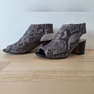 Clark's Leather Somerset Size 6 Snake-Print Peep-Toe Block Heel Sandals - Gray